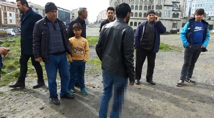 Bıçaklı gaspı şaka sandılar