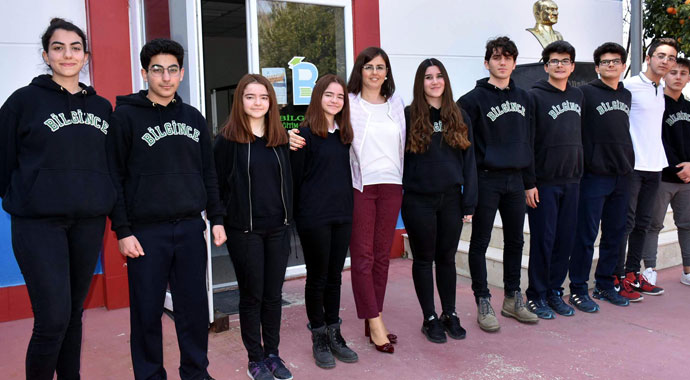 Liseli ikizleri birbirinden ayırmak güç