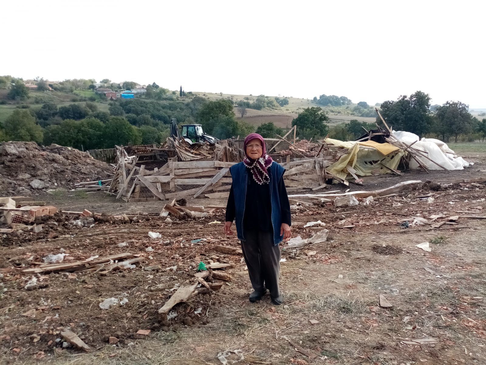 70 yaşındaki kadın yıkım kararını duyunca yere kapaklanıp ağladı