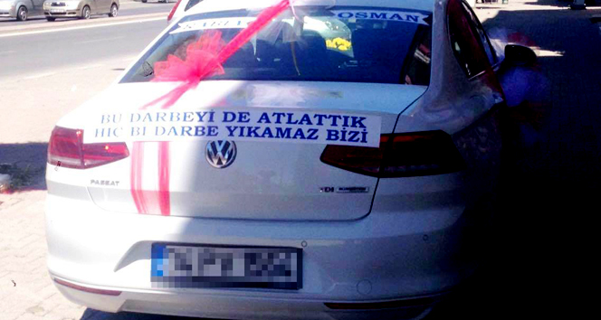 Gelin arabasının arkasında darbe girişimi notu!