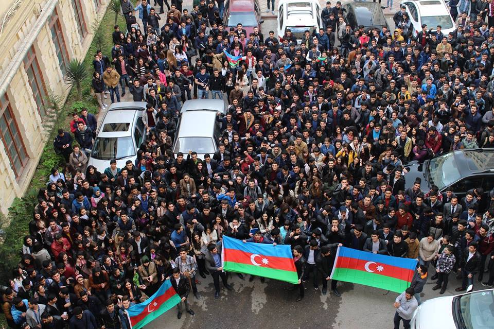Azerbaycanlı öğrenciler tek ses: "Karabağ bizimdir, bizim kalacak" Azerbaycanlı öğrenciler tek ses: "Karabağ bizimdir, bizim kalacak"