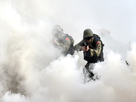 SAT ve SAS komandoları Fırat Kalkanı Operasyonu'na el attı