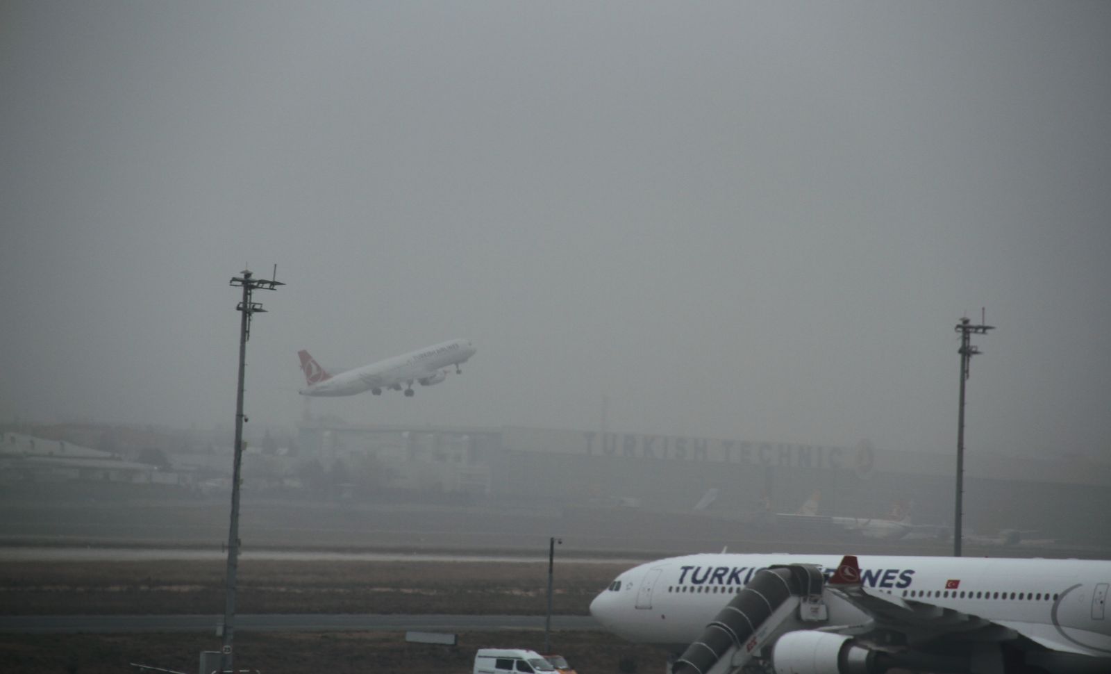 İstanbul'a adeta bulut indi! Vatandaşlar zor anlar yaşadı