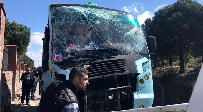 Maltepe'de minibüs kazası: 8 yaralı