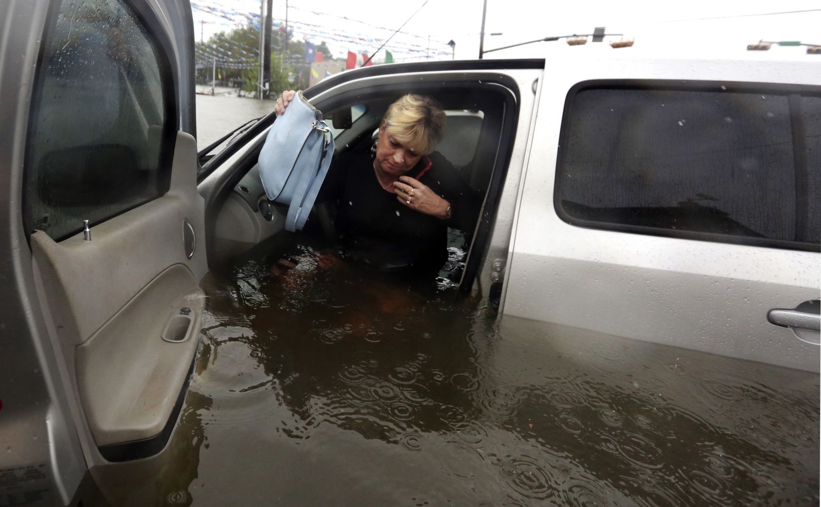 Harvey Kasırgası ABD'yi dağıttı! Uçaklar sular altında kaldı
