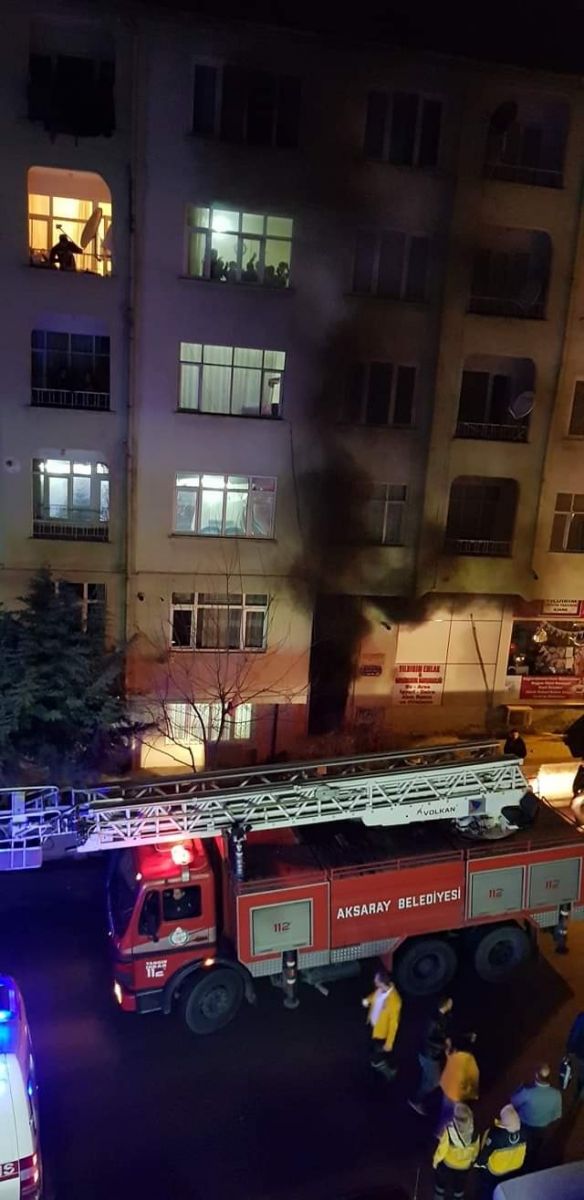 Aksaray'da korkutan yangın: 32 kişi mahsur kaldı