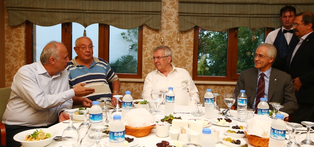 Aziz Yıldırım iftara katıldı