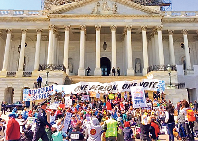 ABD'li seçmenler demokrasi için mücadele veriyor