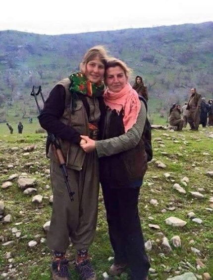 Kırmızı fularlı teröristin annesi terörü övüyor