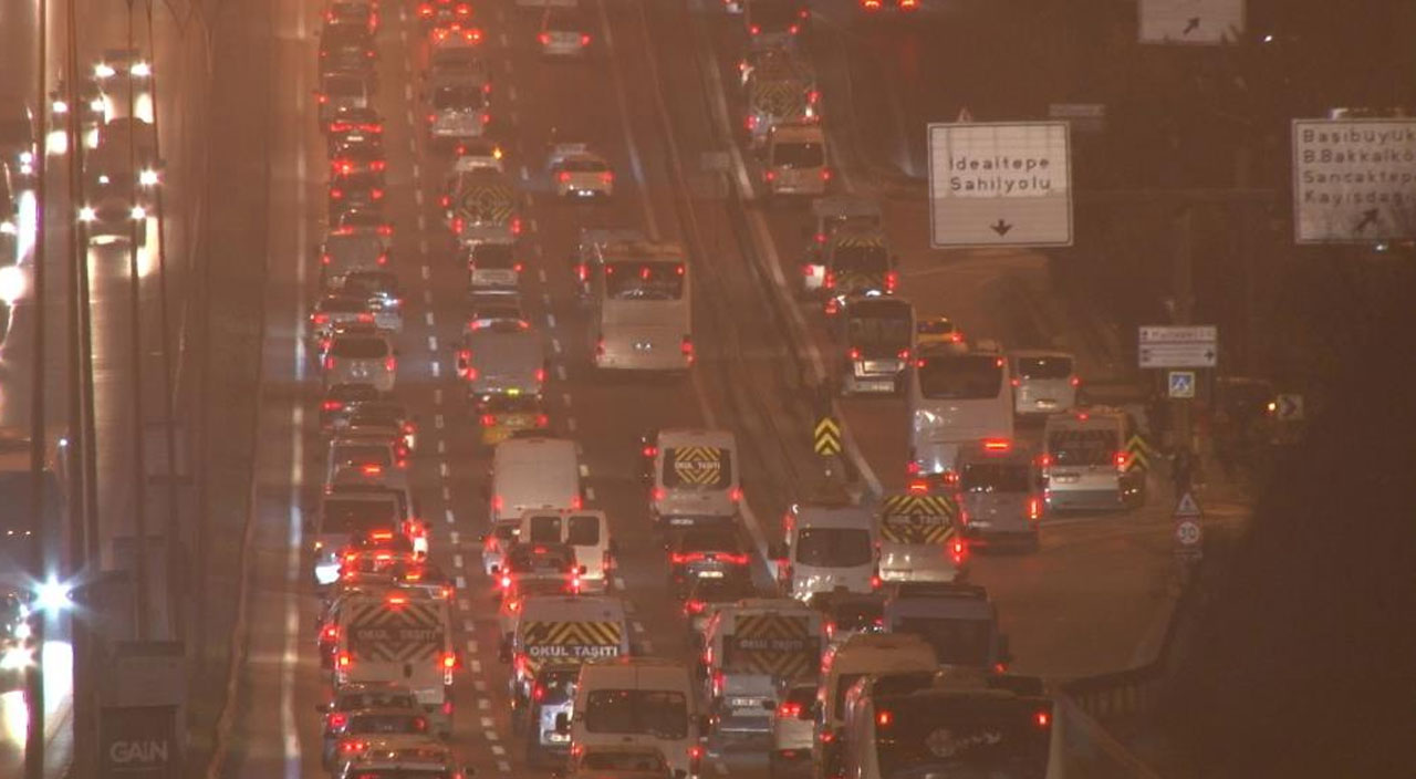 İstanbul’da sis trafiği: Yoğunluk yüzde 60’ı gördü