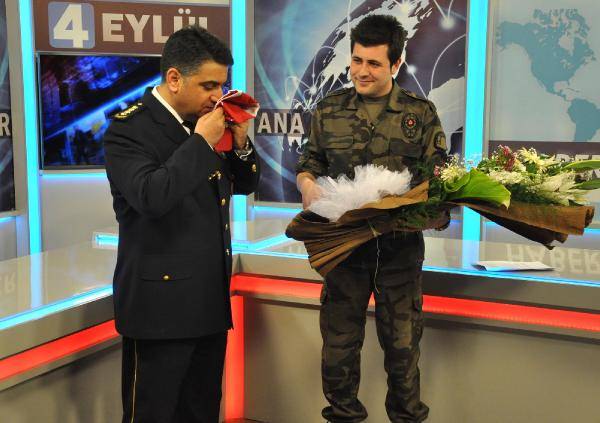 Yayına özel harekat kıyafetiyle çıktı! Yayına özel harekat kıyafetiyle çıktı!