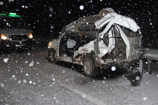 Kütahya'da 6 otomobil birbirine girdi: 2 ölü, 18 yaralı