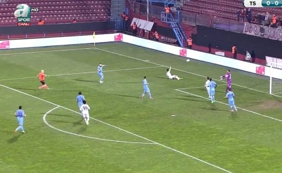 Avni Aker'de ilginç pozisyon