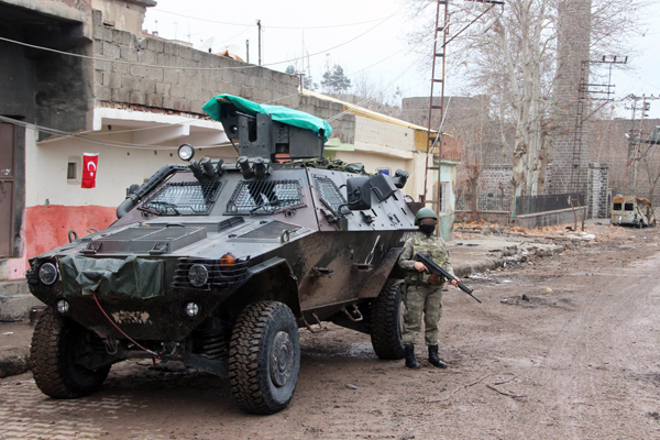 Kadın askerler de Sur’da