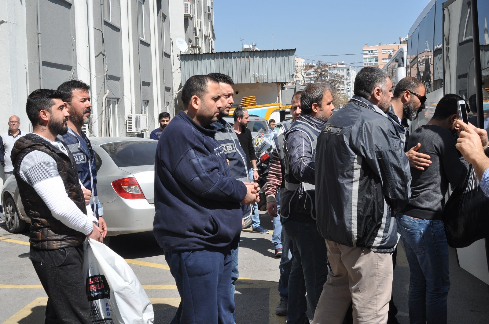 İzmir'de çete üyesi 47 kişi gözaltına alındı