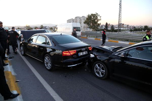 Bakan Nihat Zeybekçi'ye tahsis edilen araç kaza yaptı