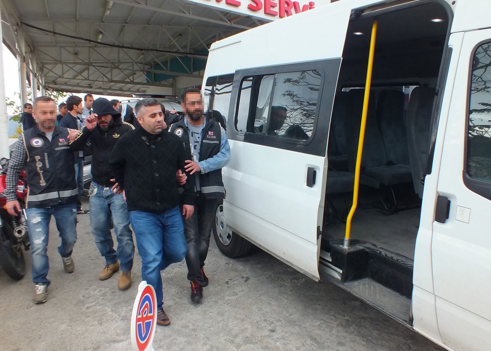 Ormanda yakalandılar!