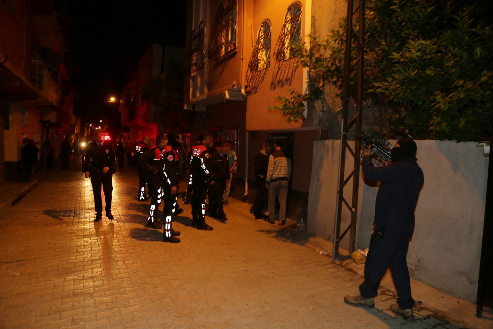 Yüksek ses kavgası polisi alarma geçirdi