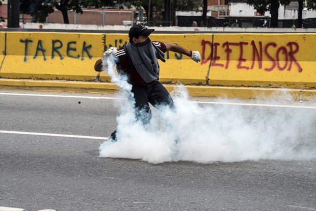 Venezuela'da tansiyon düşmüyor: 34 ölü, 200 yaralı