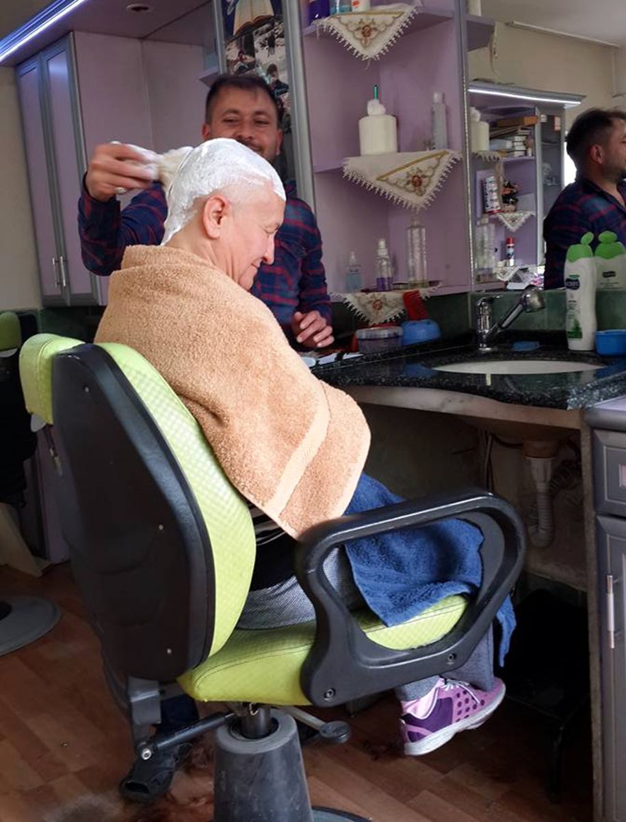 Kansere dikkat çekmek isteyen karı koca saçlarını kazıttı