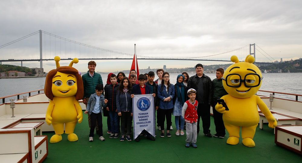 Görme Engelli çocuklar Saffet Emre Tonguç’tan İstanbul’un tarihi güzelliklerini dinledi