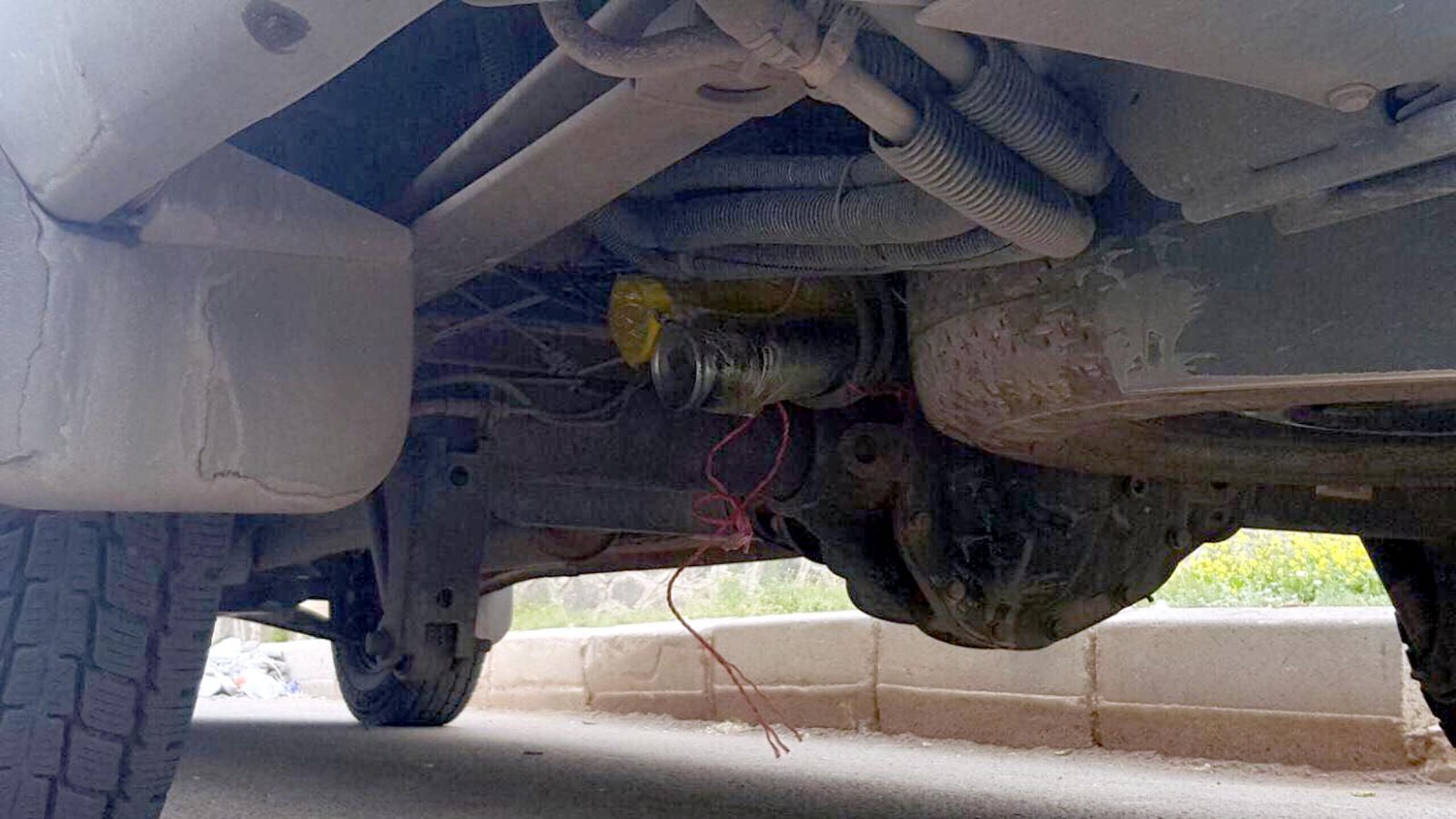 8 Ana Jet Üssüne giren resmi kuruma ait aracın altında bomba bulundu