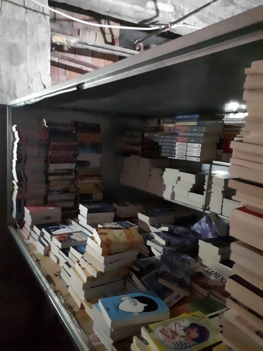 Su deposu görünümlü dolaptan bakın ne çıktı