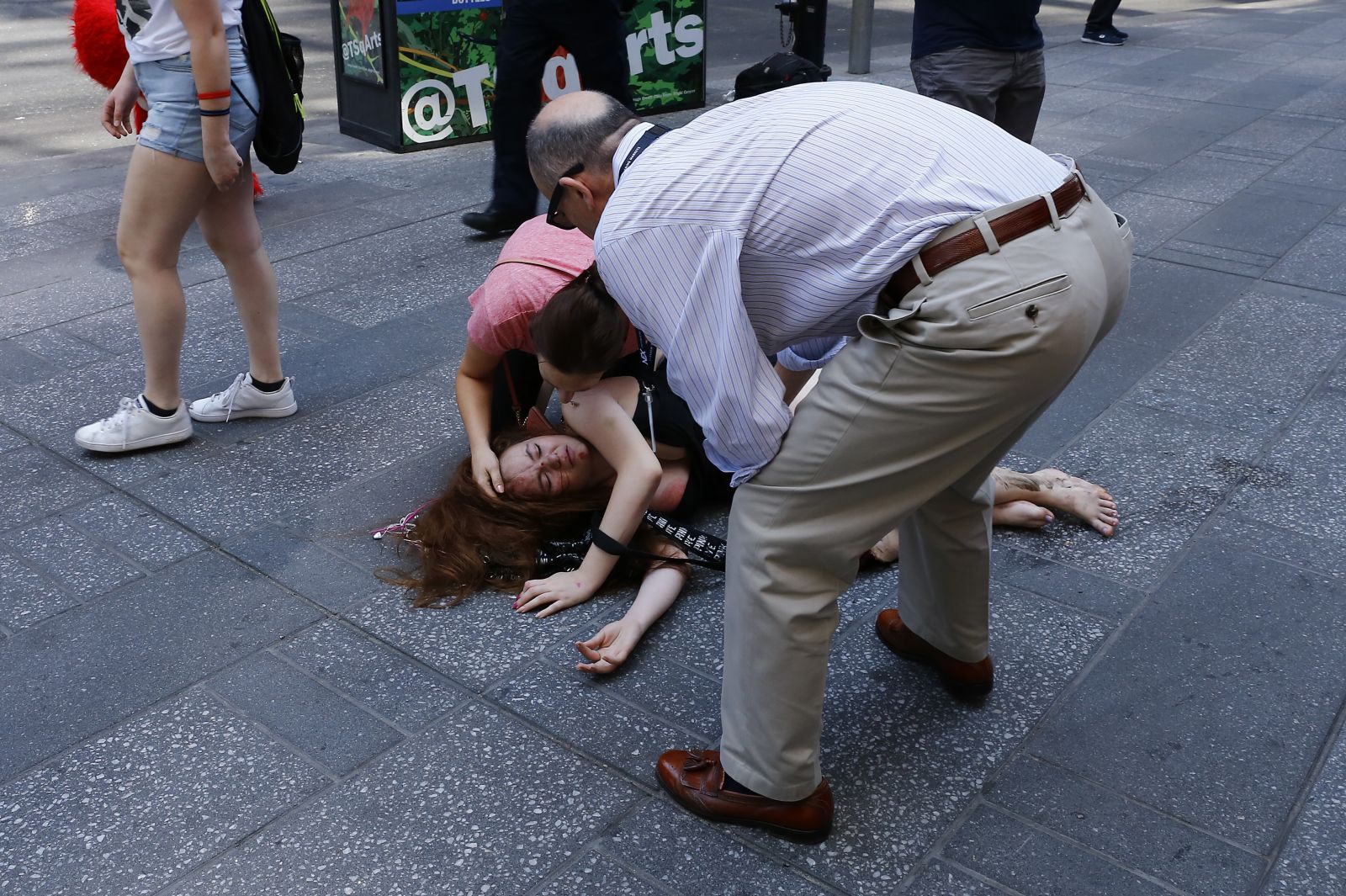 New York'ta araç yayaların arasına daldı: Ölü ve yaralılar var