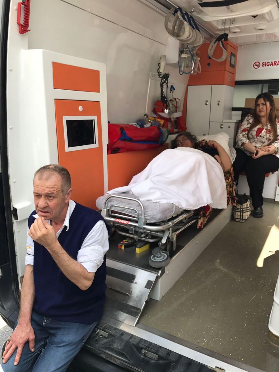 Ambulansın içinde boşandılar!