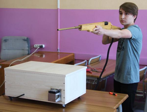 Lise öğrencisinden 'elektromanyetik silah'