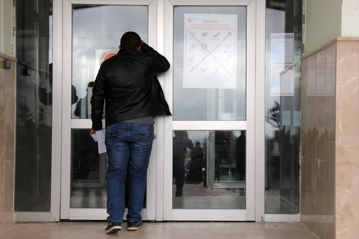 LYS'ye geç kalanlar salona alınmadı