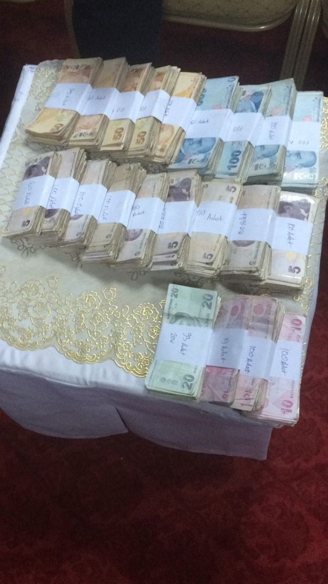 Dilencinin üstünden çıkan parayı 8 zabıta ancak sayabildi