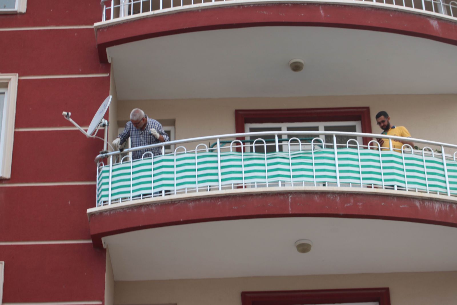 Polisten kaçan hırsız 4. kattan düştü