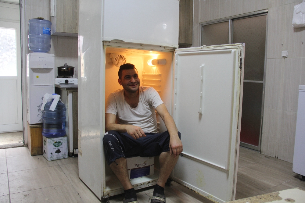 Sivaslı fırıncılar çareyi buzdolabına girmekte buldu!