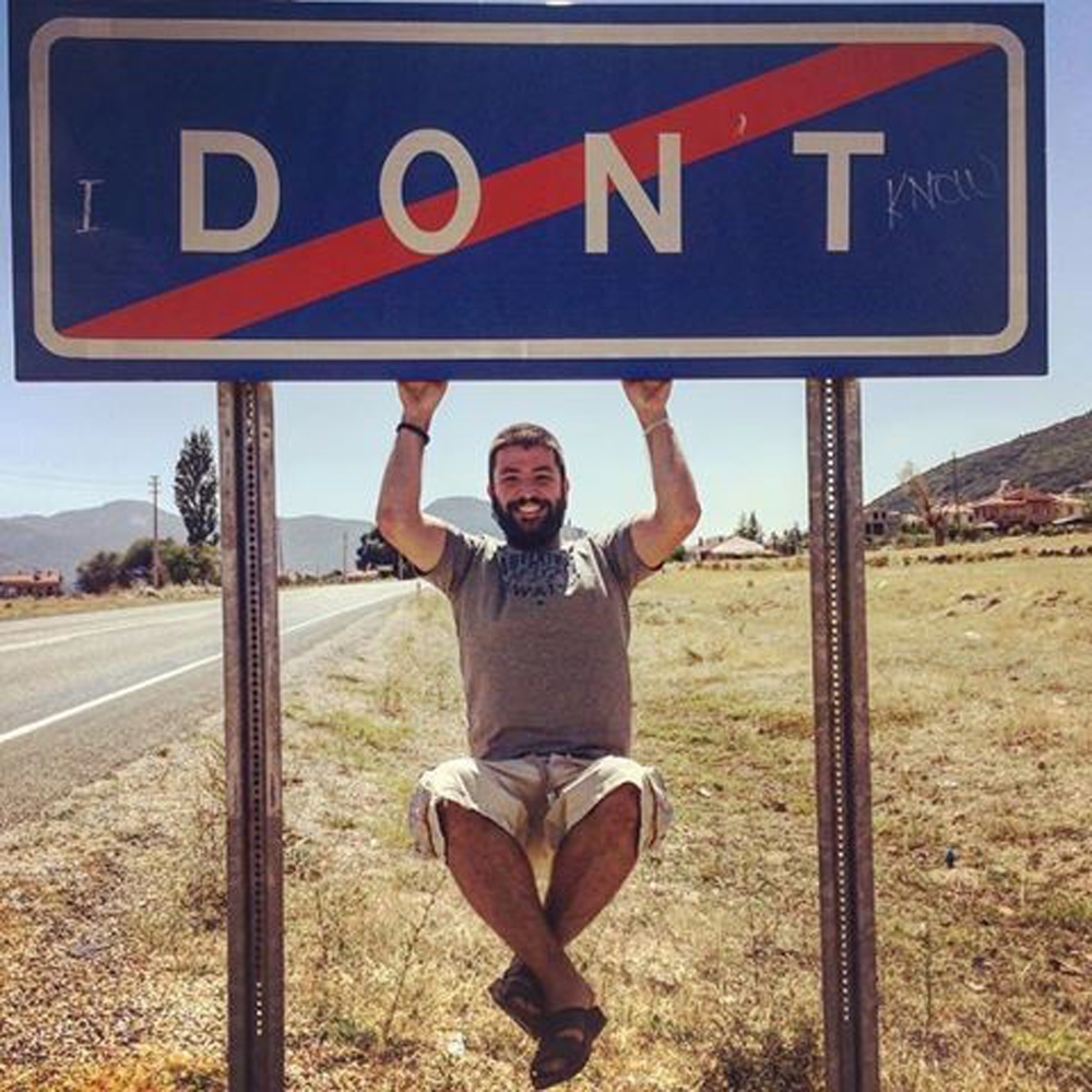 Bu levhayı gören duruyor