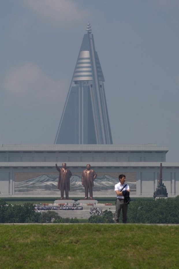 Kuzey Kore lideri Kim sembol binayı hizmete açıyor