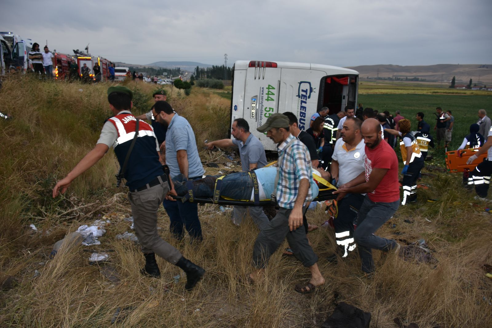 Amasya’da yolcu otobüsü şarampole devrildi: Çok sayıda ölü ve yaralı var
