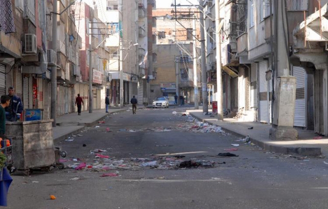 HDP ve DBP'li belediyeler Diyarbakır'ı çöp kente dönüştürdü
