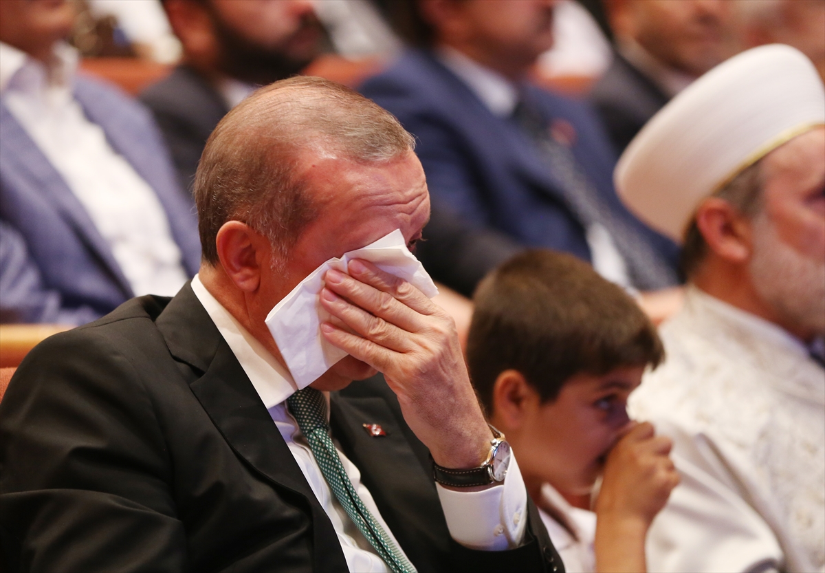 Cumhurbaşkanı Erdoğan'ın gözyaşları