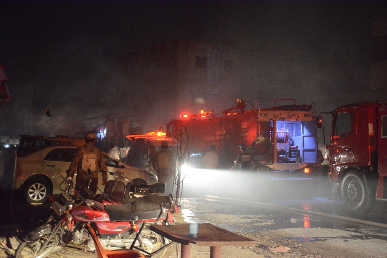 Pakistan'da bombalı saldırı! 15 kişi hayatını kaybetti, 30 kişi yaralandı