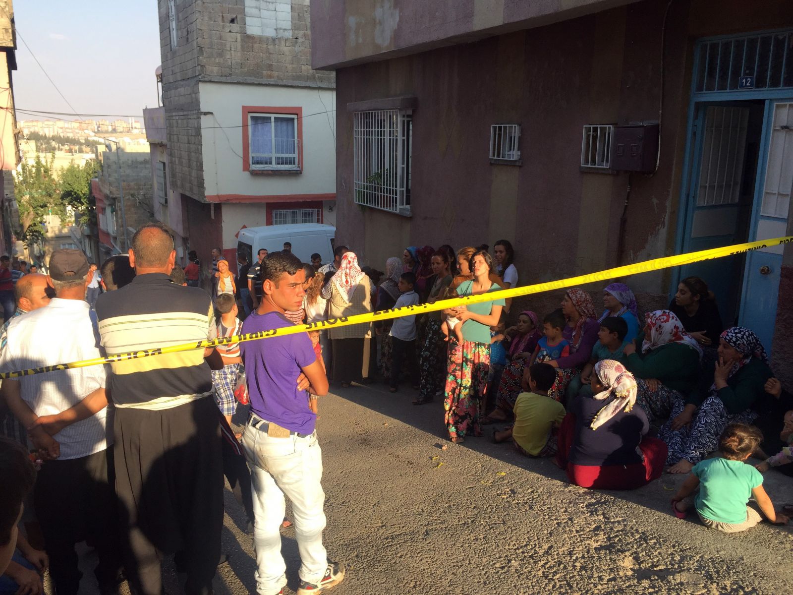 Silah sesi geldi, kızını kanlar içerisinde buldu