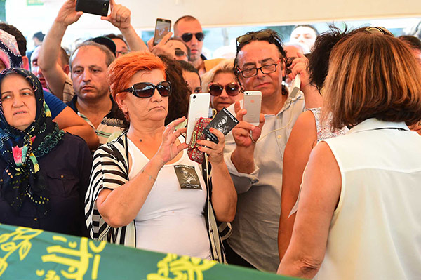 'Selfie çekeceğine dua et be kardeşim'