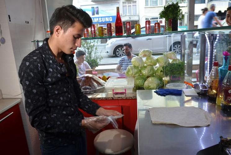 Clinton'ın burnunu sıkan Erkan bebek 18 yaşında!