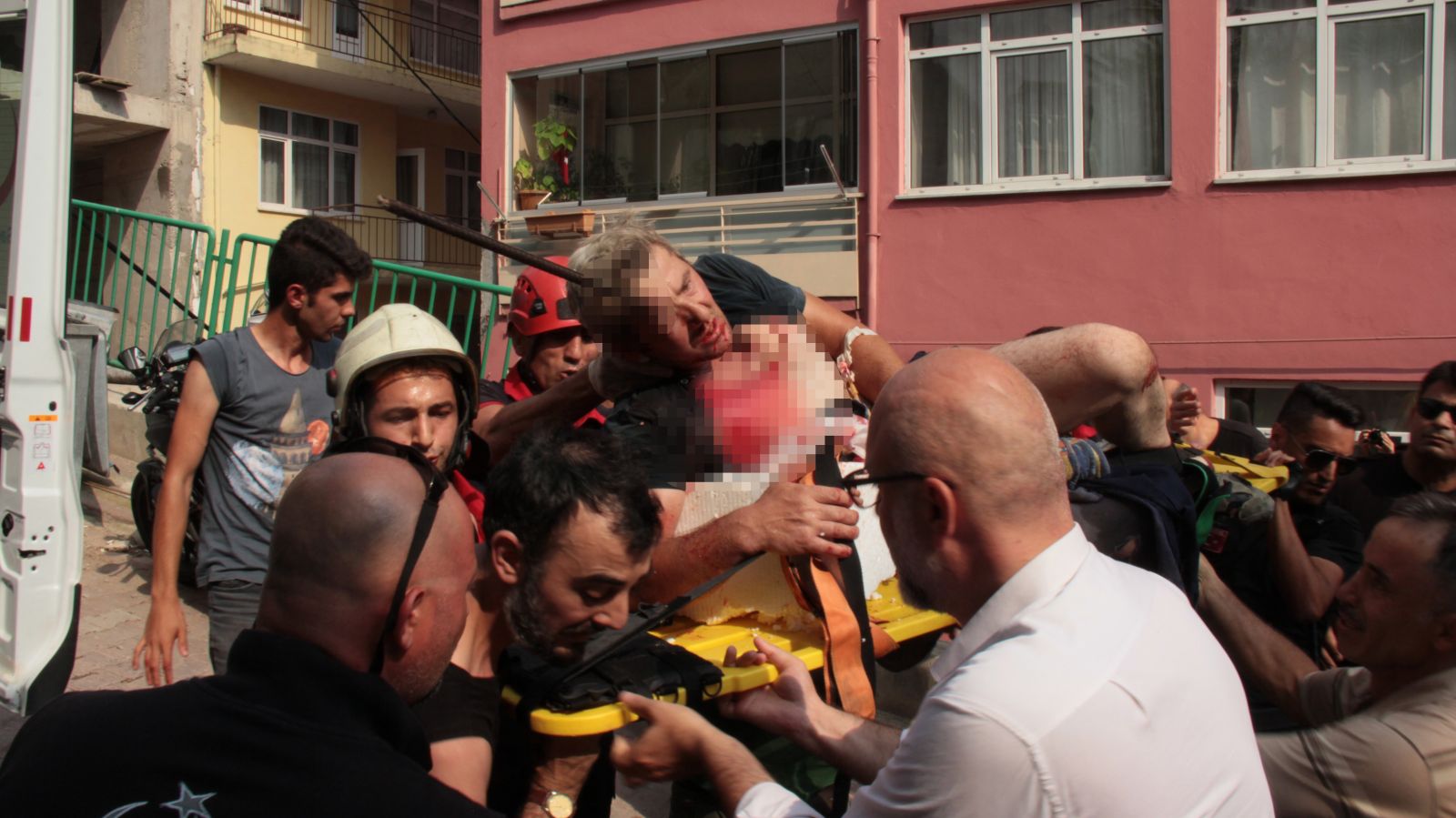 Feci iş kazası! Sırtından giren demir kafasından çıktı...