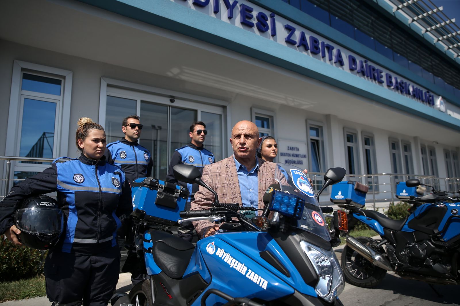 İstanbul'da motosikletli kadın zabıta ekipleri görev başında