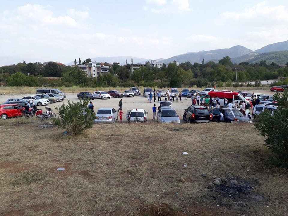 Sosyal medyadan 'ailem olur musunuz' diye soran gencin düğününe binlerce kişi katıldı!