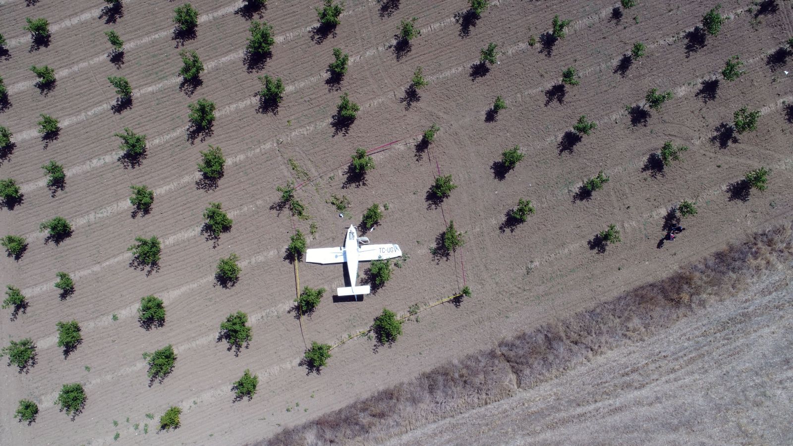 Bursa'da eğitim uçağı tarlaya zorunlu iniş yaptı