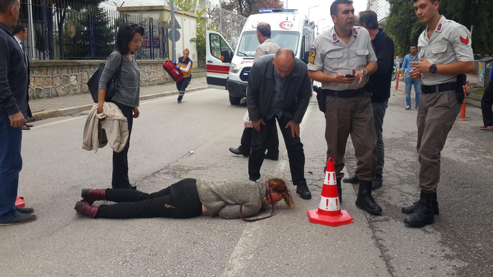 3 liralık park ücretini almak için koşarken bu hâle geldi!