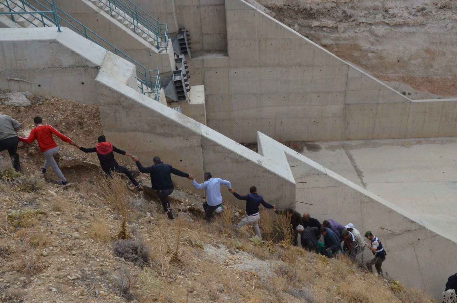 Vurduğu güvercini almak isteken 25 metre yükseklikten düşüp öldü