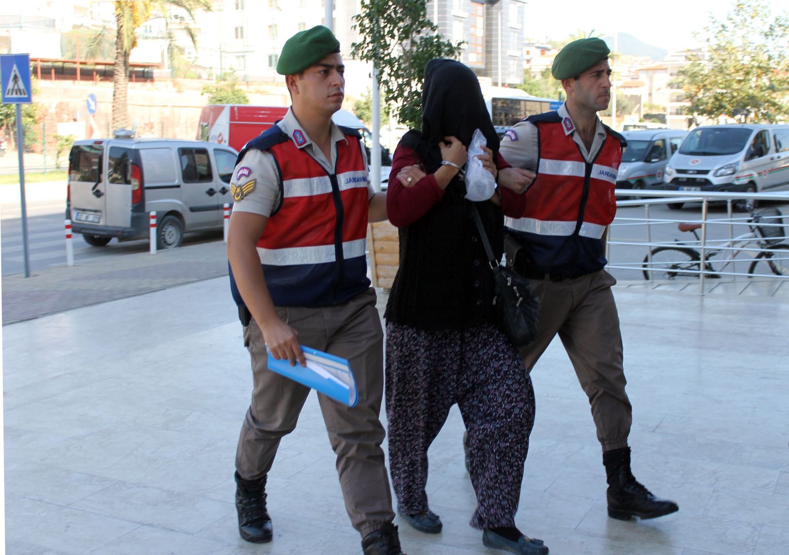 Ormanı uyuşturucu tarlasına çeviren karı-koca yakalandı